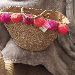 Fun pom pom summer draw tote